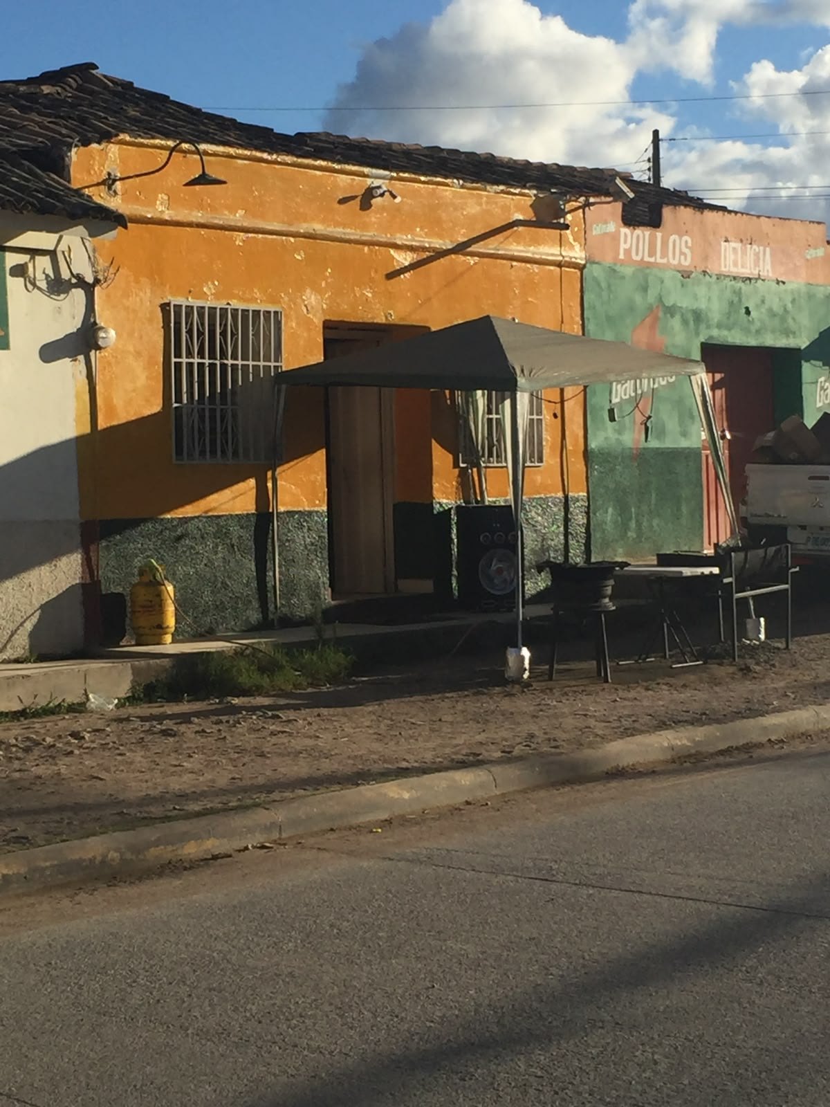 Primer local de Asados La Piña
