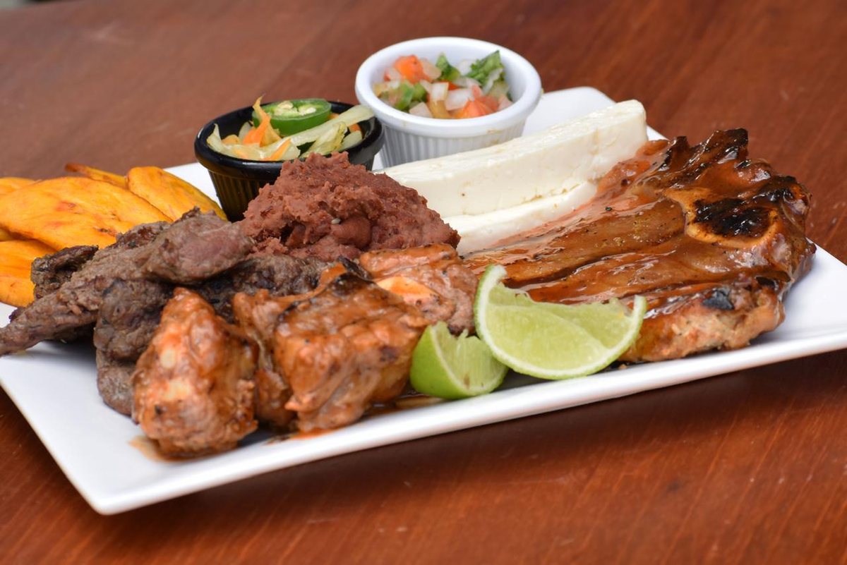 Típico mixto tres carnes